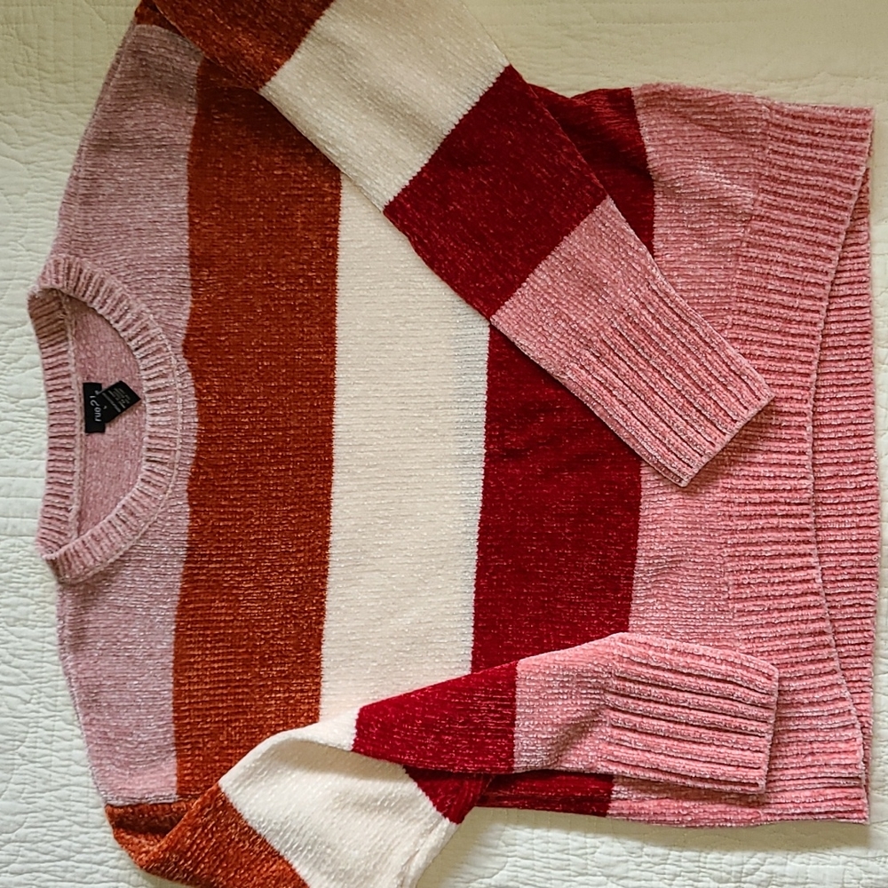 Rue21 Sweater, Large, colors cream, dusty Pink